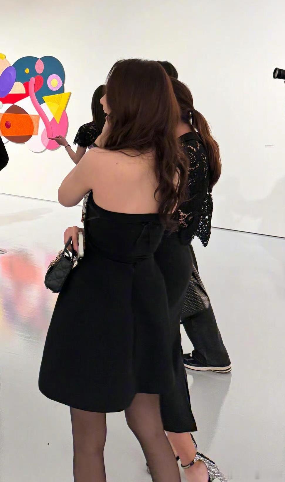 每日一晕 比起背影更喜欢你背后的那颗痣 