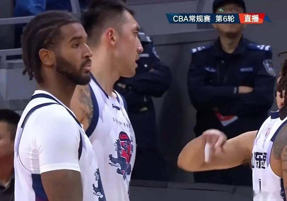 山东高速男篮输给广东男篮的比赛说明了四个问题1.克里斯的发挥对山东至关重要。克里