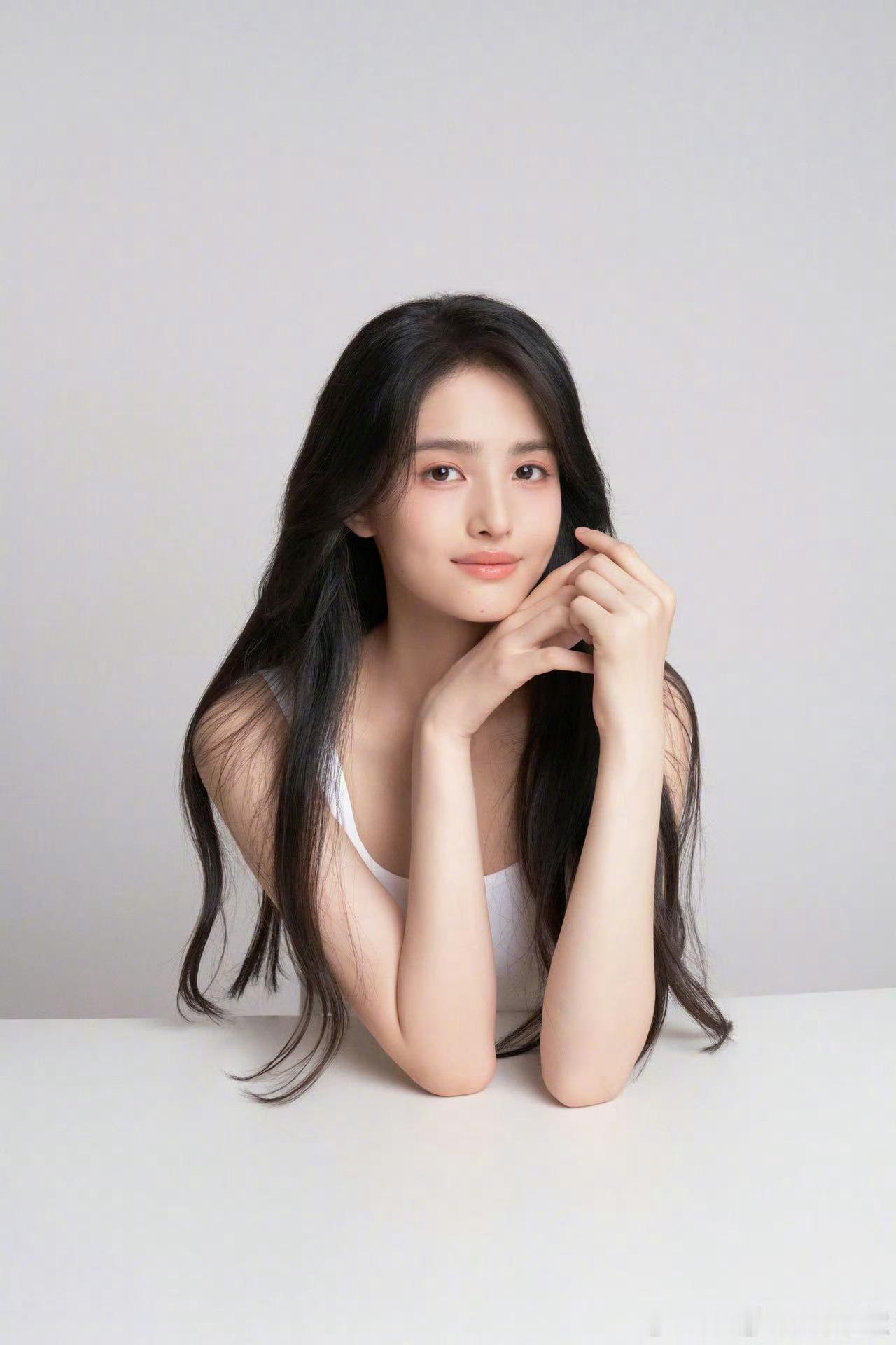 周星驰官宣星女郎雪野漂亮🤩 