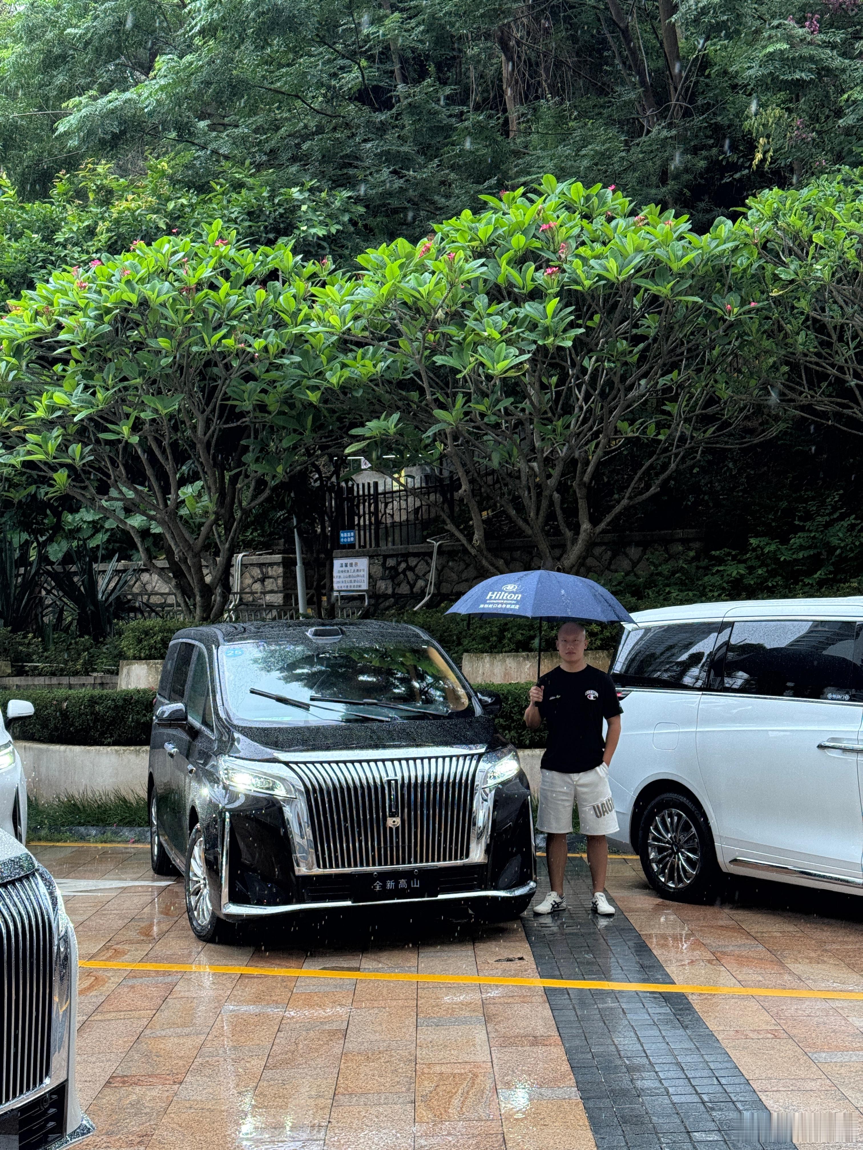 来品鉴高山7，发现在阴雨天，MPV扎堆，突然很带感[爱你] ​​​