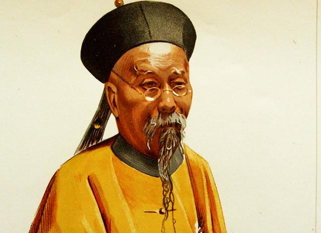 清代官员出门的时候，仪仗队伍很庞大，打头的几个衙役们要高举“牙牌”，将官员的头衔