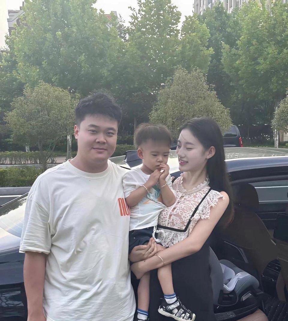 这⁠小⁠孩，‏简直随⁠他爹随‏﻿到骨子﻿里了。 