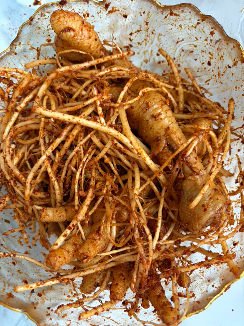 鸡爪做好了装进罐子里了需要放冰箱两天 周一才能吃 