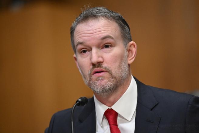 美国贸易代表格里尔对采访记者表示：“这个世界上除了中国以外，其他任何国家如果敢对