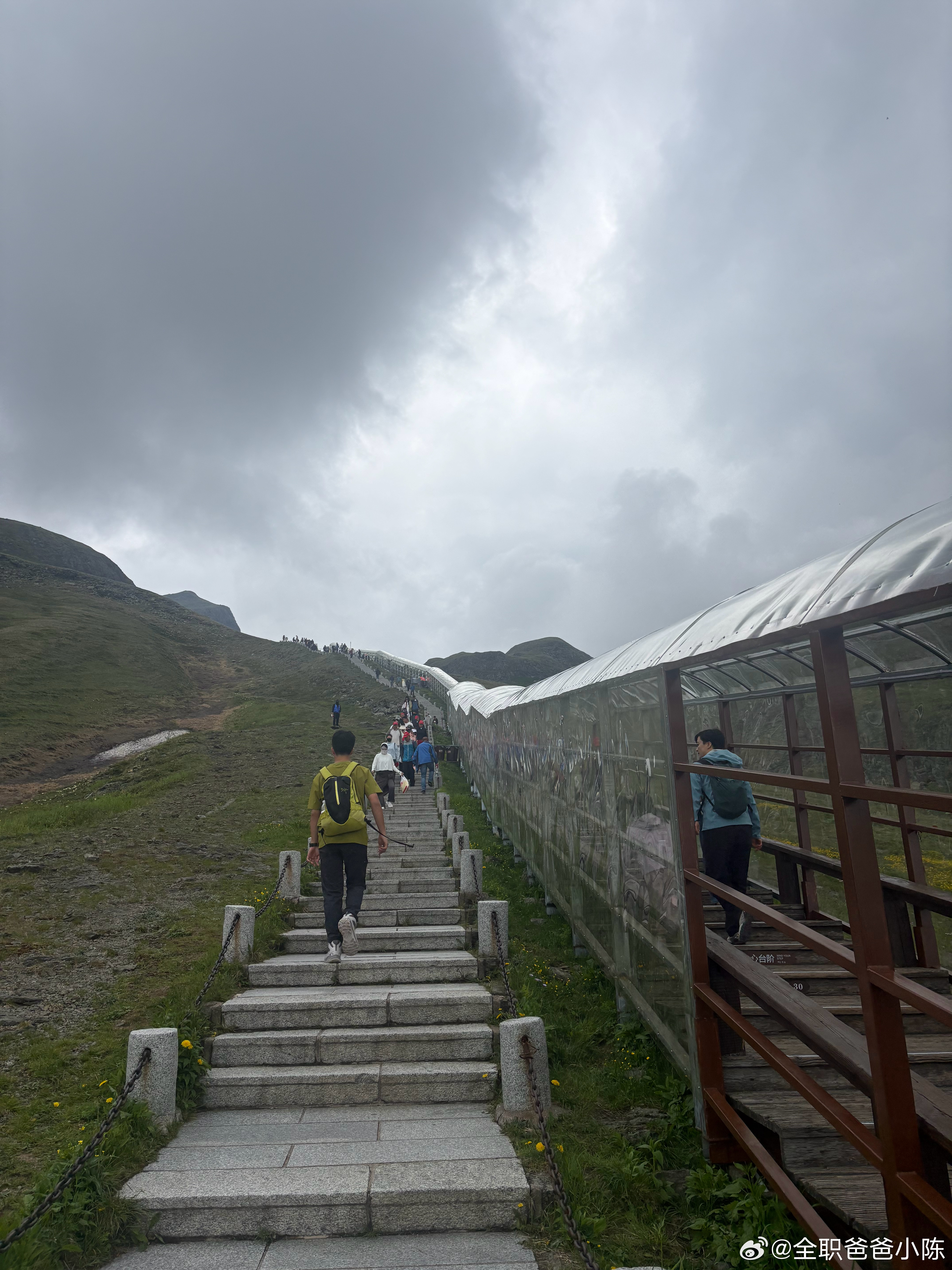 从西坡开始爬台阶啦。这天气能看到吗 延边·吉林长白山风景区天池