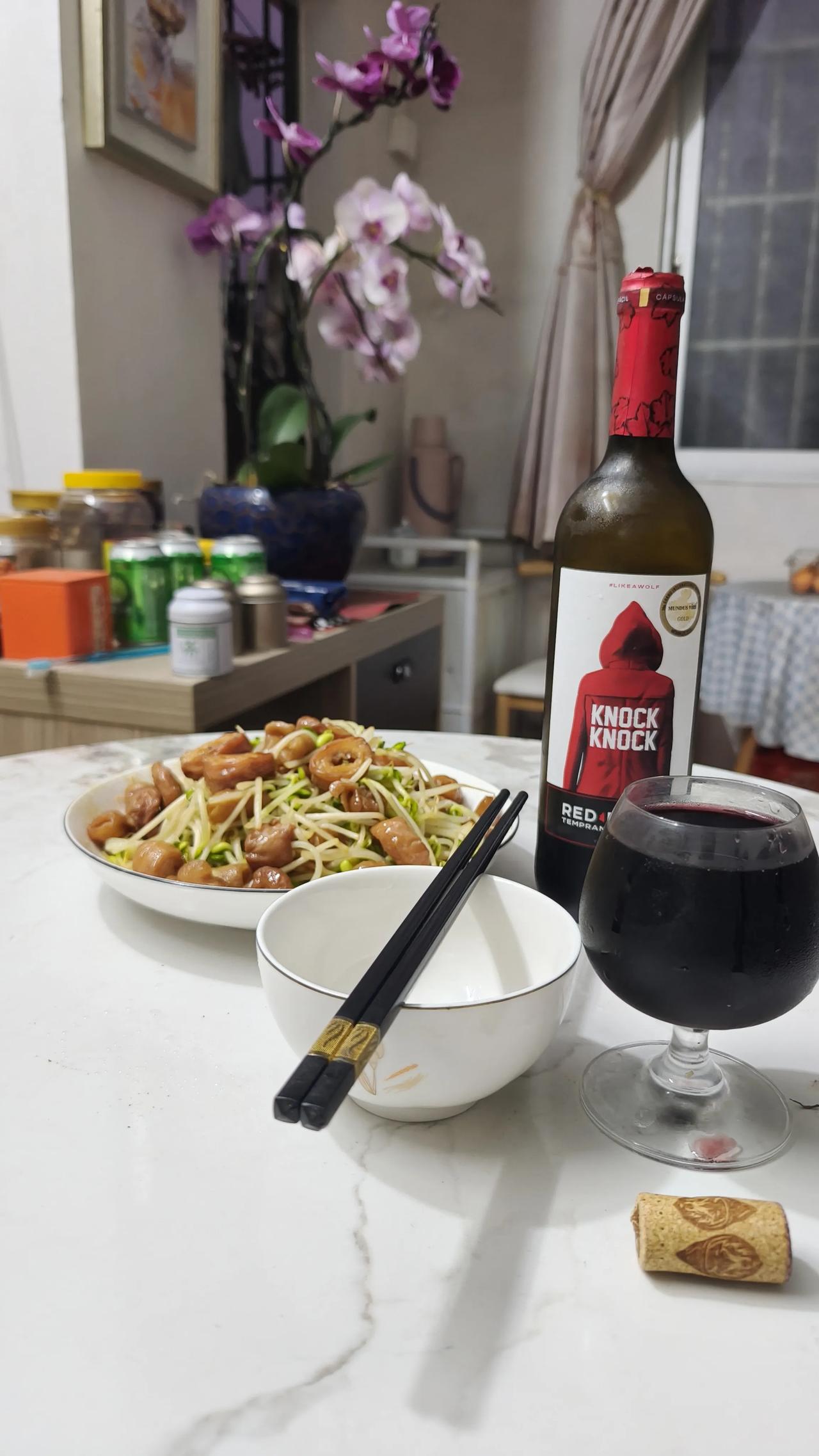 晒出你的今日美食这就是我今晚的所谓美食，我们广州人有句俗语，叫大皇唔食辣椒酱，大