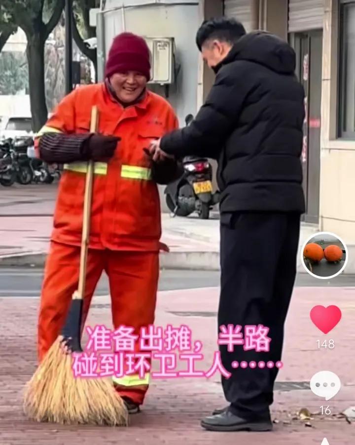 腊八节的温暖！在上班的路上，商警官看到环卫大叔，又冷又辛苦。立刻从车上拿出了熬好
