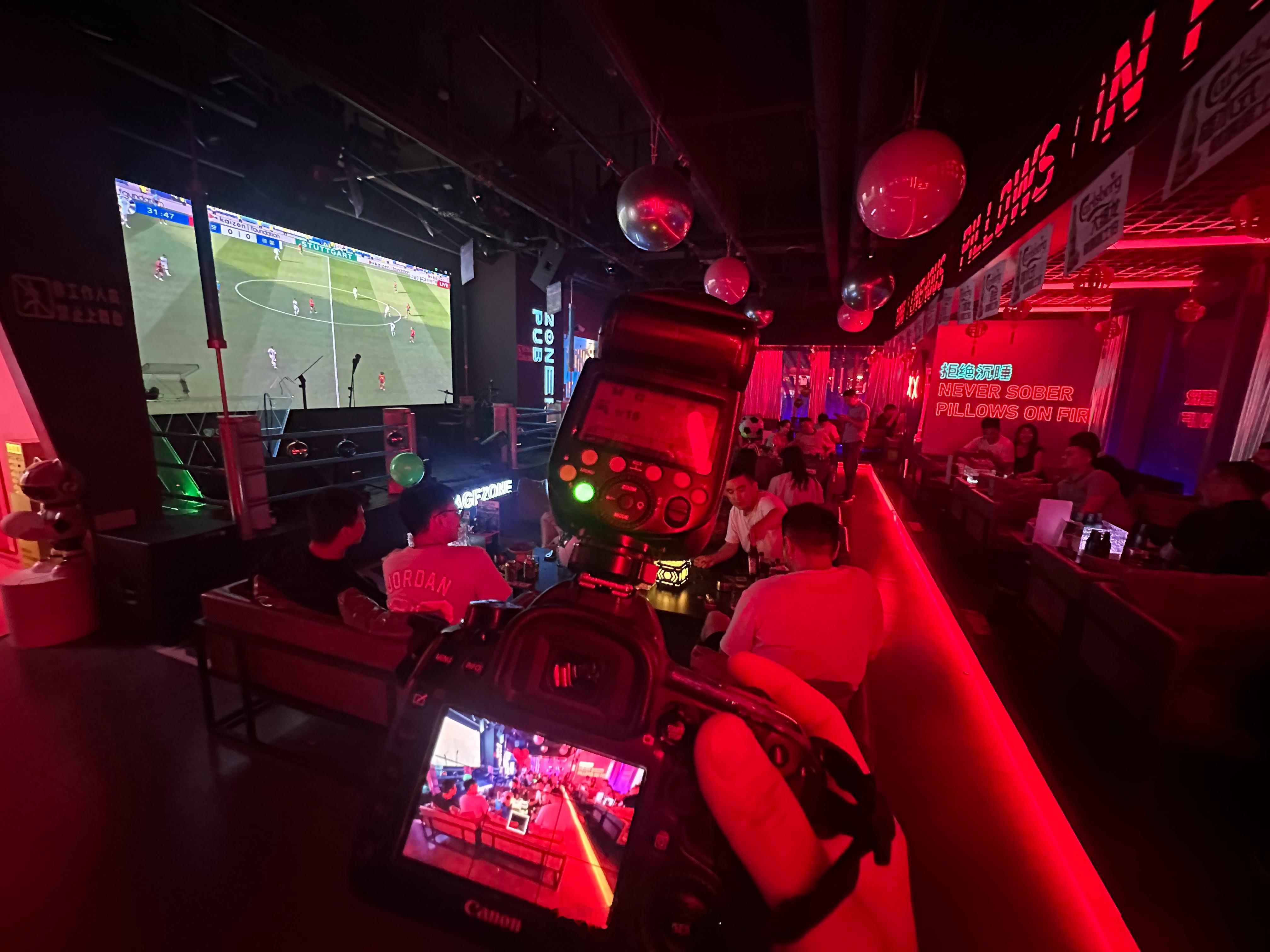 搬砖顺便看欧洲杯🧱 #西班牙vs德国##欧洲杯##小卢篮球世界# ​​​