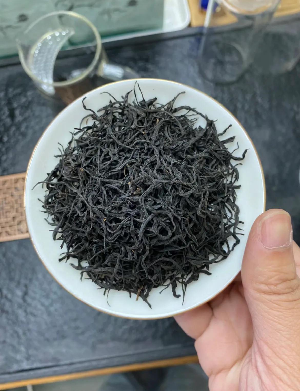 买了一公斤茶叶，结果到家一称才350克，截图给商家客服，正准备理论。

拼多多官