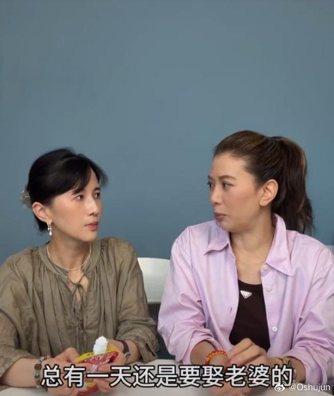 上海节目里papi酱直夸袁咏仪张智霖感情好！靓靓一句“老了只靠老公”炸出婚姻真相