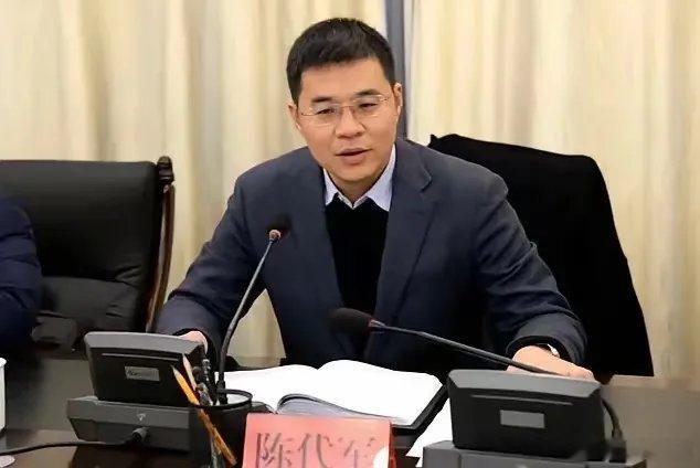 遵义市委原副书记陈代军被依法双开，长期搞权色、钱色交易，36年仕途戛然而止！7月