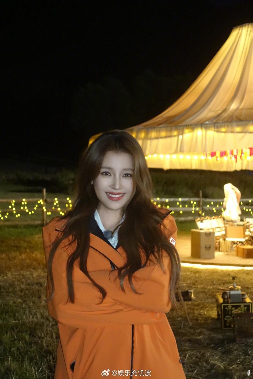 孙怡带女儿和妈妈一起做美甲孙怡带着女儿和妈妈去做美甲，姥姥还问大福意见，这家庭氛
