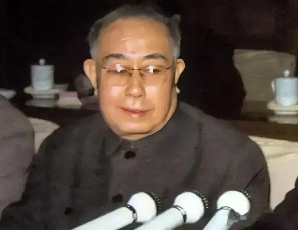 1995年，吴德因病重住进了医院，在办理住院手续时，医生明确告知他的女儿吴铁梅，
