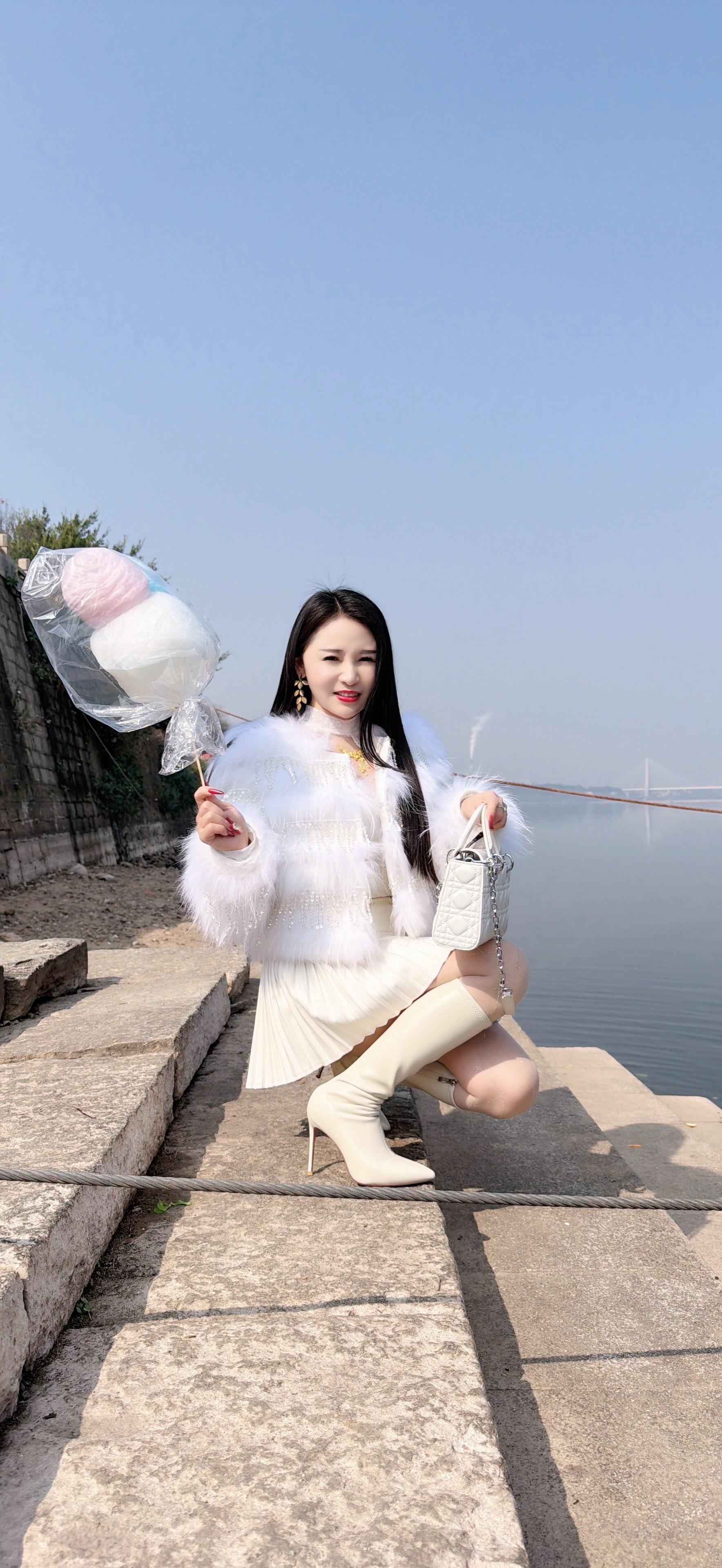 男人都想找一个不图他钱的女人，可是真正遇到不图他钱的女人一定会辜负她。