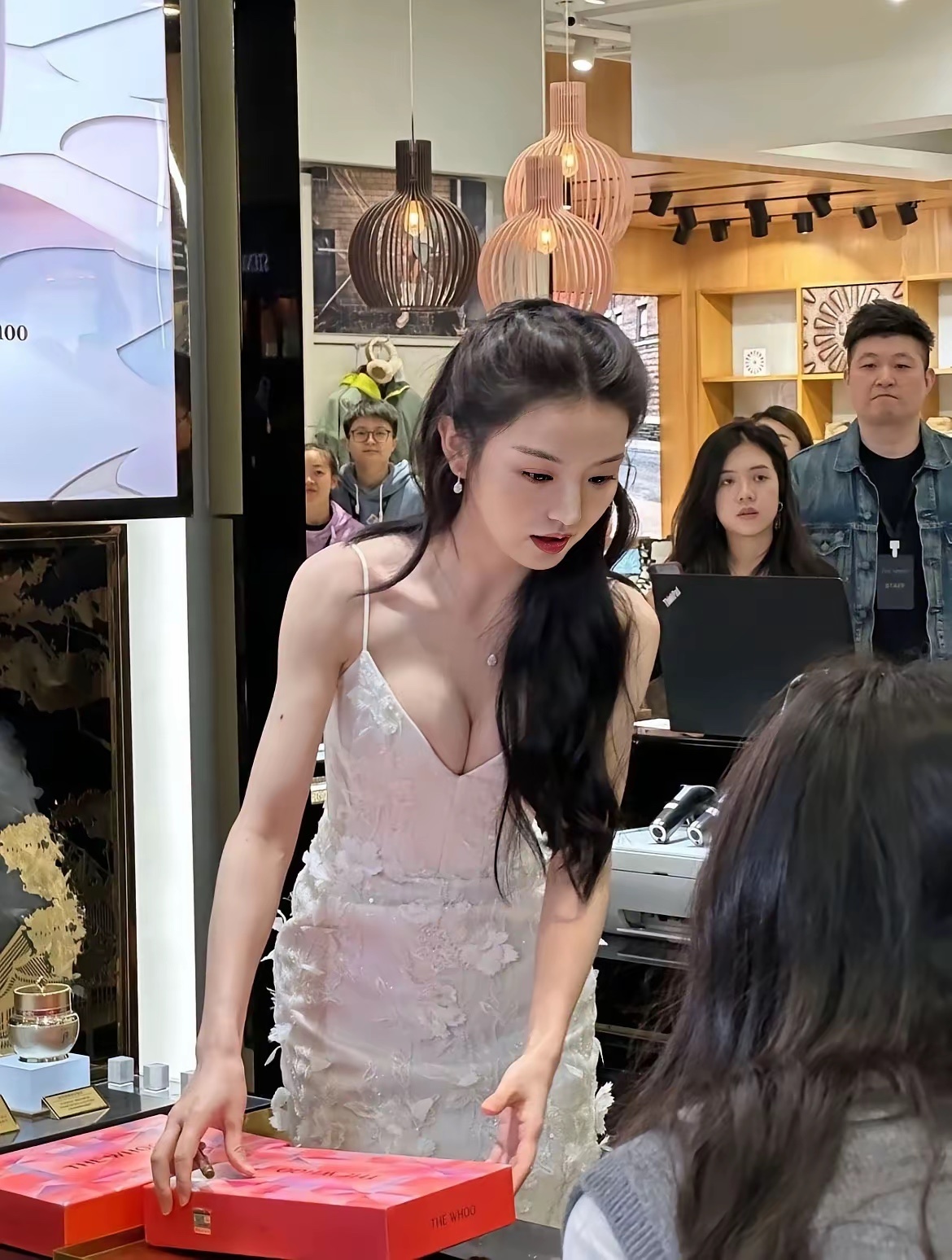 不是，这合理吗？田曦薇和钟楚曦身材可真好 