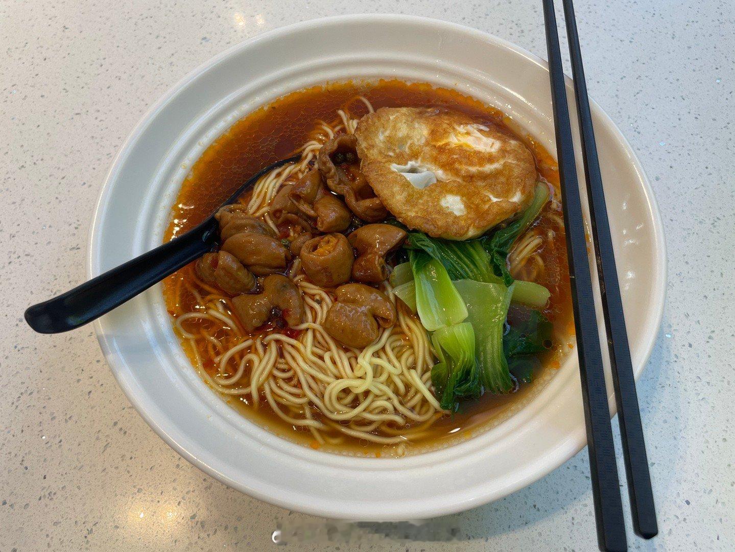 姑且就用一碗肥肠面来填补空空的胃囊吧[笑cry][笑cry]  ​​​