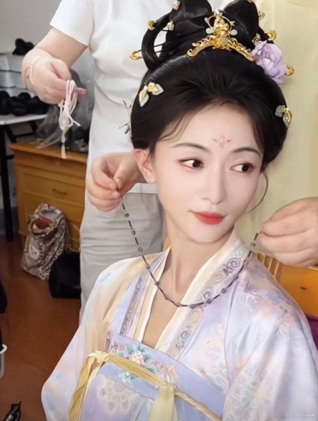 吴谨言江山为聘女装造型吴谨言新剧女装造型吴谨言《江山为聘》孟廷辉目前出现的一套女