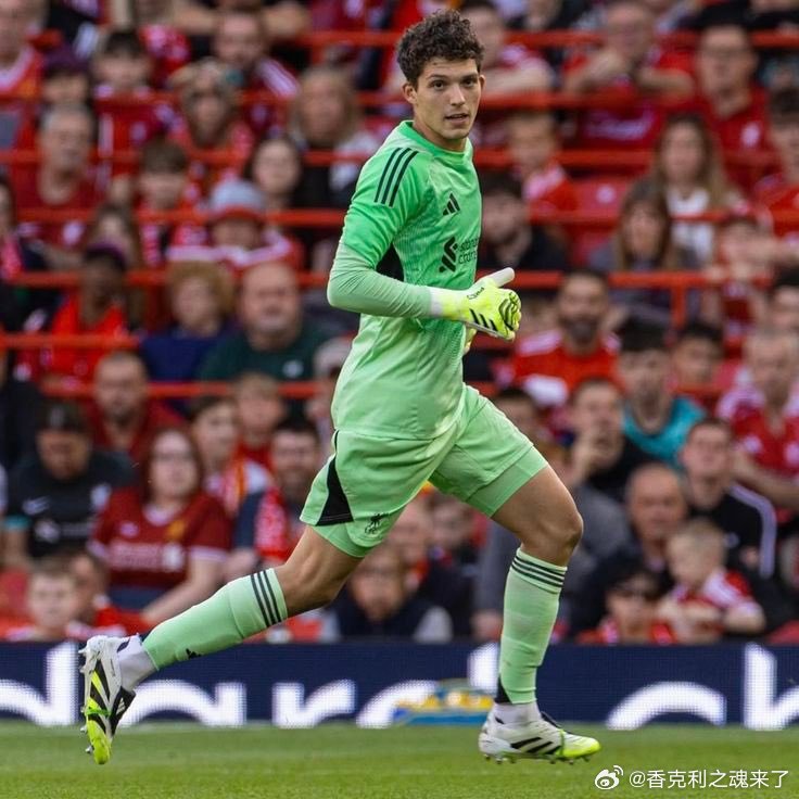 匈牙利小将佩奇谈及签约利物浦：“加盟利物浦感觉非常好，每个人都给予了我很多帮助。