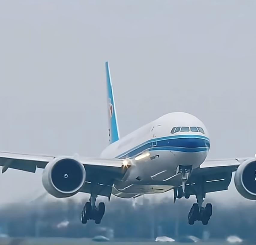 以前我们读书的年代，很少听说什么贸易战、关税战之类，也没听说西方国家围堵我们，制