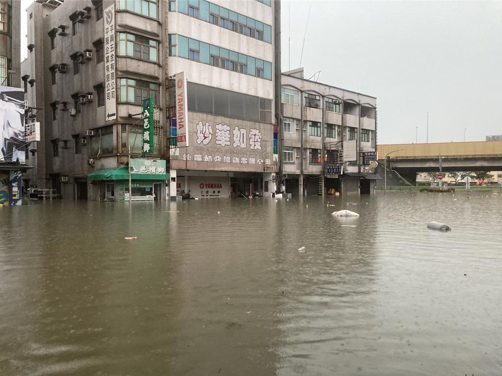 谢龙介：治水预算3月就通过了 民进党都在骗人
台南市26日连夜暴雨，全市6小时灌