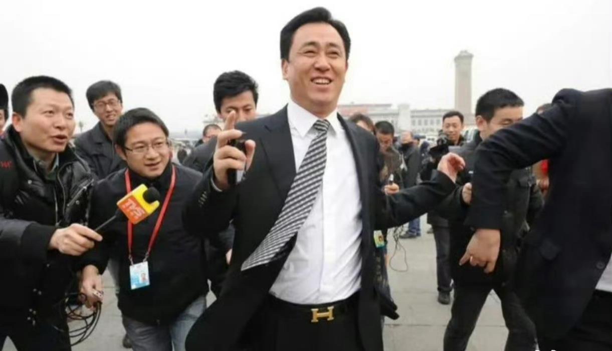 皮带哥今日庭审，许家印一案今日在深圳中级人民法院一审开庭，许家印当庭表示认罪悔罪