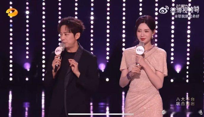 何炅 何炅 这是直播不是重播 声鸣远扬直播 周考激发五旬小何的梗！直播开场聊7强