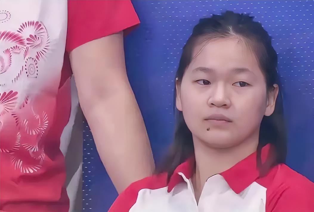 她真的长大了。原来，镜头前，只是强颜的欢笑。哪有不想赢的运动员，面对自己的伤痛，