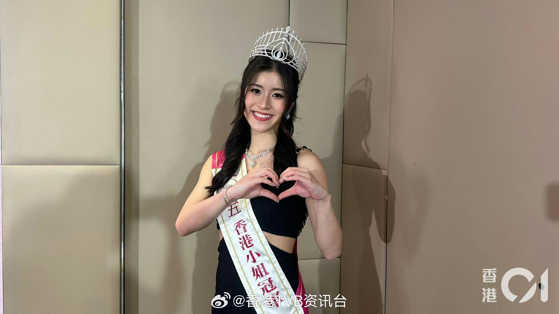 港姐冠军陈咏诗火辣照流出 反驳网上负评：就係想做一个现代女性 | 香港01 今届