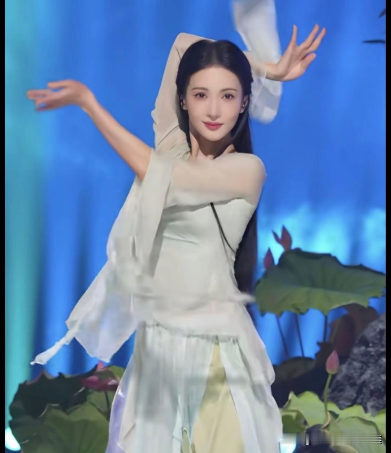 终于搞明白了，

金晨这辈子最正确的选择不是当演员，

而是小时候学了舞蹈。这次