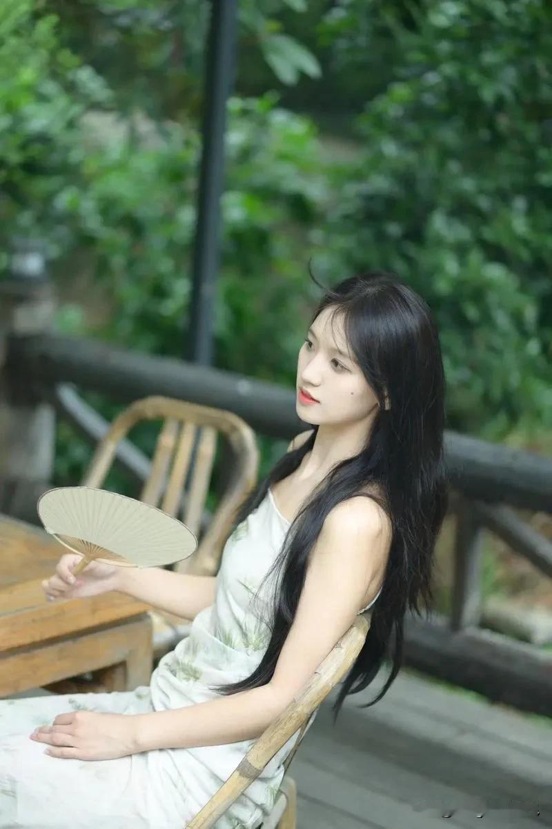 我认为最美好的爱情就是：两个人互相懂得，互相信任，互相关心，互相依靠，在静好的岁