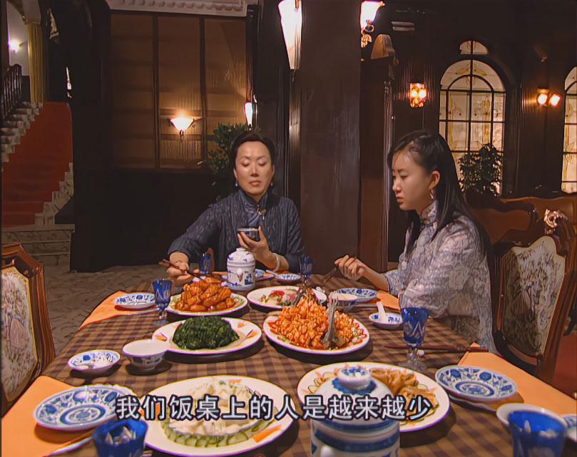 金太太每次吃饭，布置的菜基本都是道具，就连菜品几乎都没咋换。
#金粉世家#