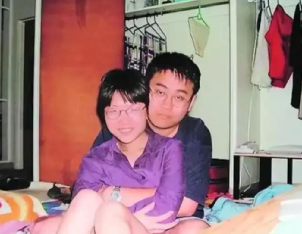 她是清华高材生，因为不想离婚，深夜趁着丈夫熟睡之际，拿出了手枪朝着丈夫的后脑扣动