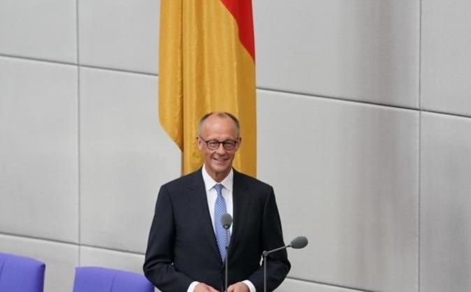 2月25日，德国总理默茨说：“所谓与中国“脱钩”是错误的，只会伤及自身。中国已成