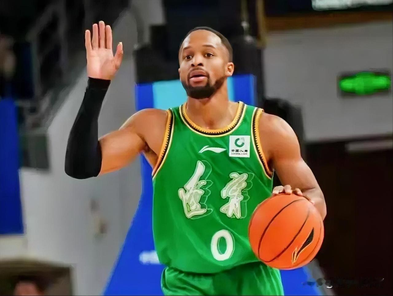 别被那些媒体人骗了，这才是辽篮小外援杰隆布朗最客观的评价。
三场俱乐部杯赛打下来