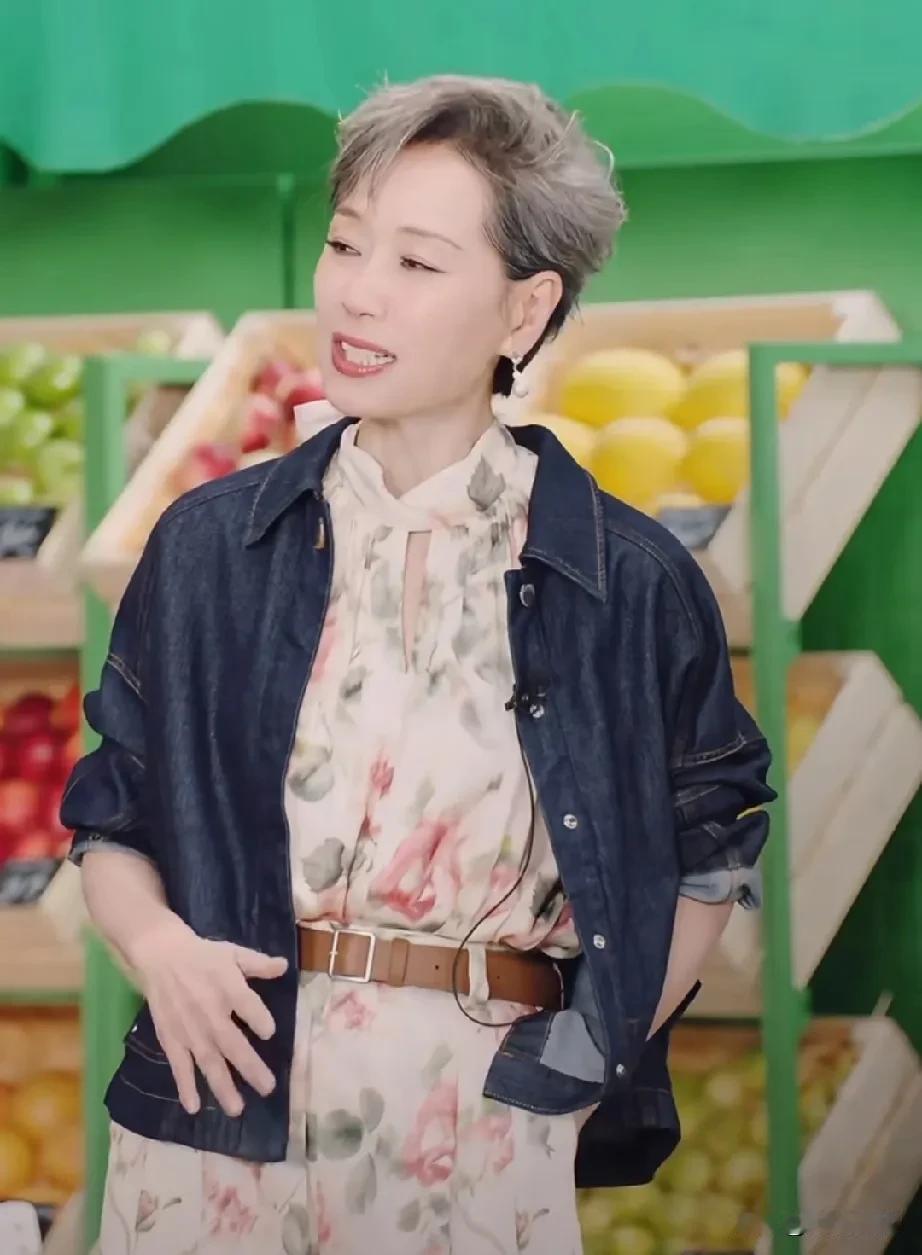 直播要都是这种水平我也愿意看
也不知道“和心爱的人一起度假”说的谁?
叶童老师这