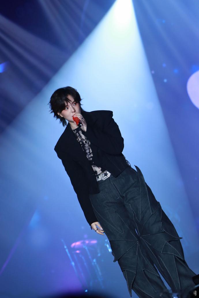 #杨芸晴[超话]##Sunnee新歌LowSugar上线#这次的新歌对我们的耳朵