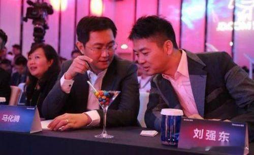 2010年，身价400亿的张磊在法国滑雪，刘强东给他连打7个电话只为借7500万