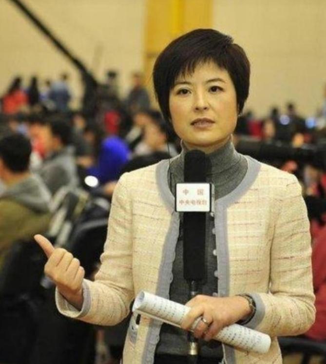 42岁的央视主持人张泉灵辞去工作后，趁着60岁的丈夫不注意，带着存款147万，前