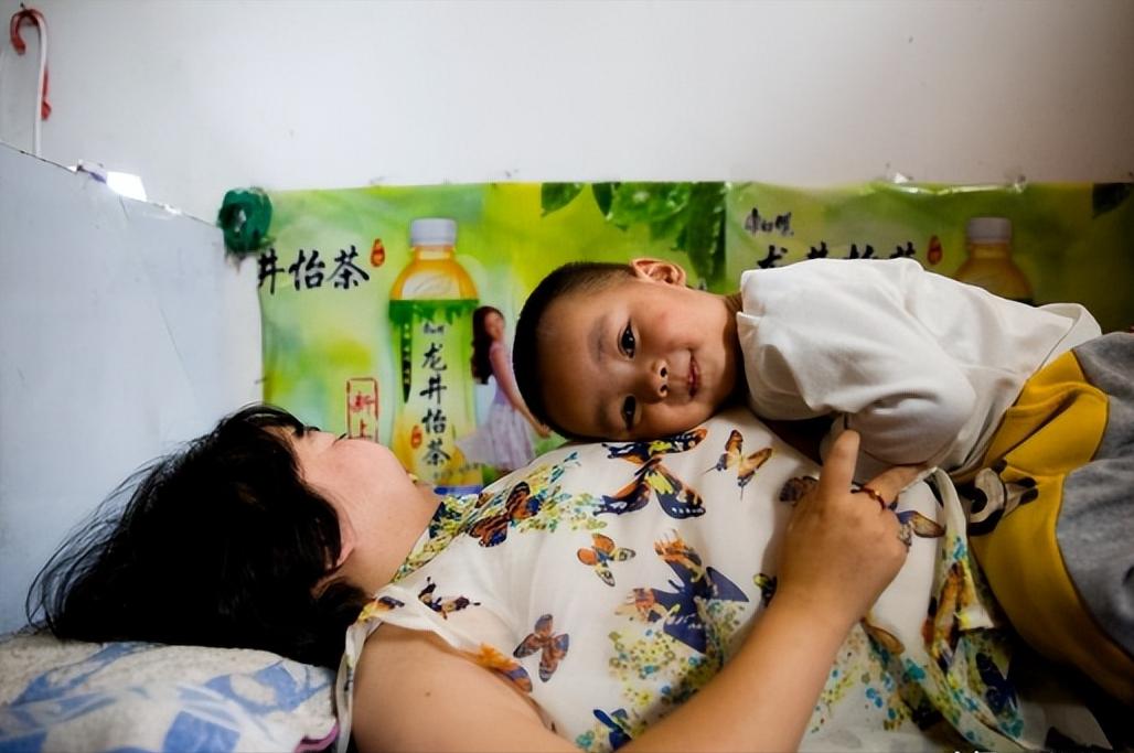 [微风]“医学奇迹！”2011年，江西一男子不顾家人反对，娶瘫痪女子。新婚夜前夕