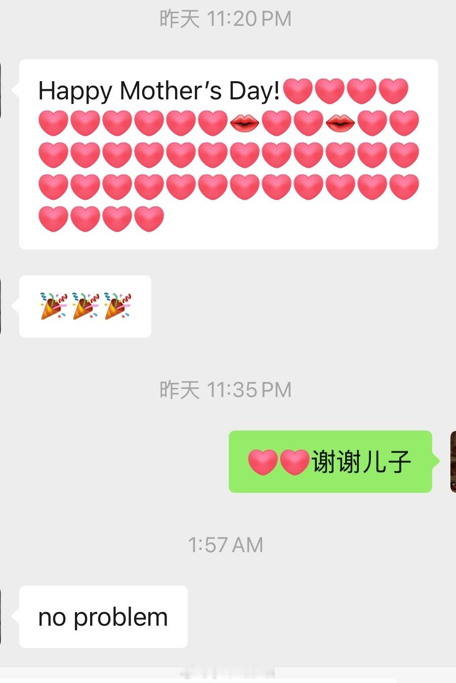 今日俩娃 老师发给我说好可爱，而我只注意到妹妹貌似比后面的男生还黑哥哥发来的“贺