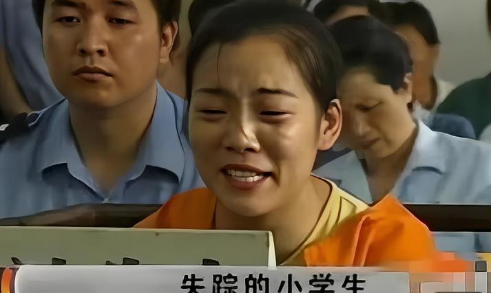 老师把女孩骗回家，先喂三片药，女孩没睡着。又喂四片，女孩哭着要回家。老师恶狠狠甩