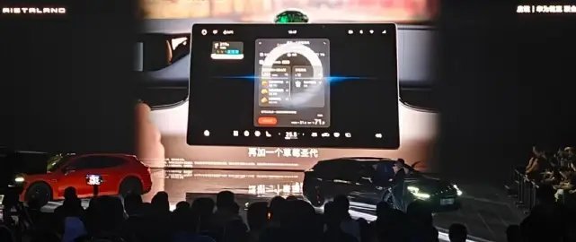启境GT7现场演示了通过多场景智能Agent点餐肯德基的过程，支持语音点餐，灵活