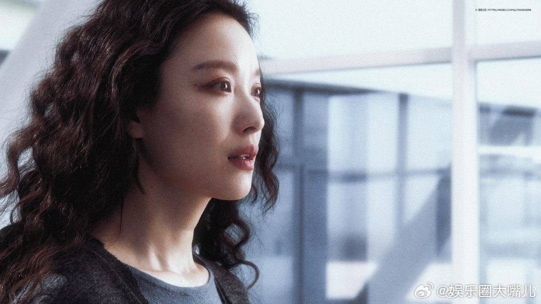 倪妮 截不到丑图隐身的名字 预告里倪妮每个镜头都值得存下来，近景能抗住放大，远景