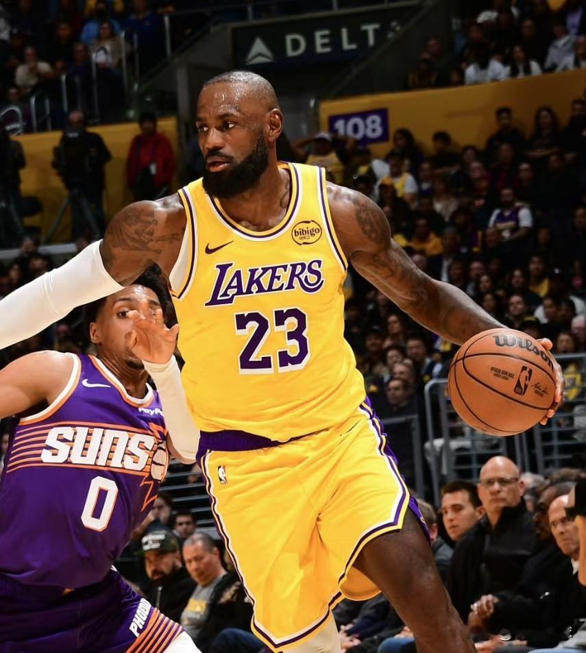 得分上双记录要中断了！

今天对阵太阳队的比赛，詹姆斯迎来复出，但他似乎没有进攻