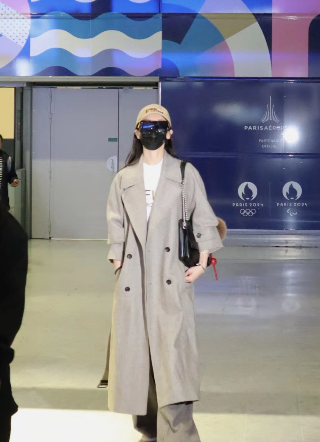 糖糖不愧是特种兵，一会儿在米兰一会儿在厦门这又去了巴黎[允悲]，太辛苦了。 ​​