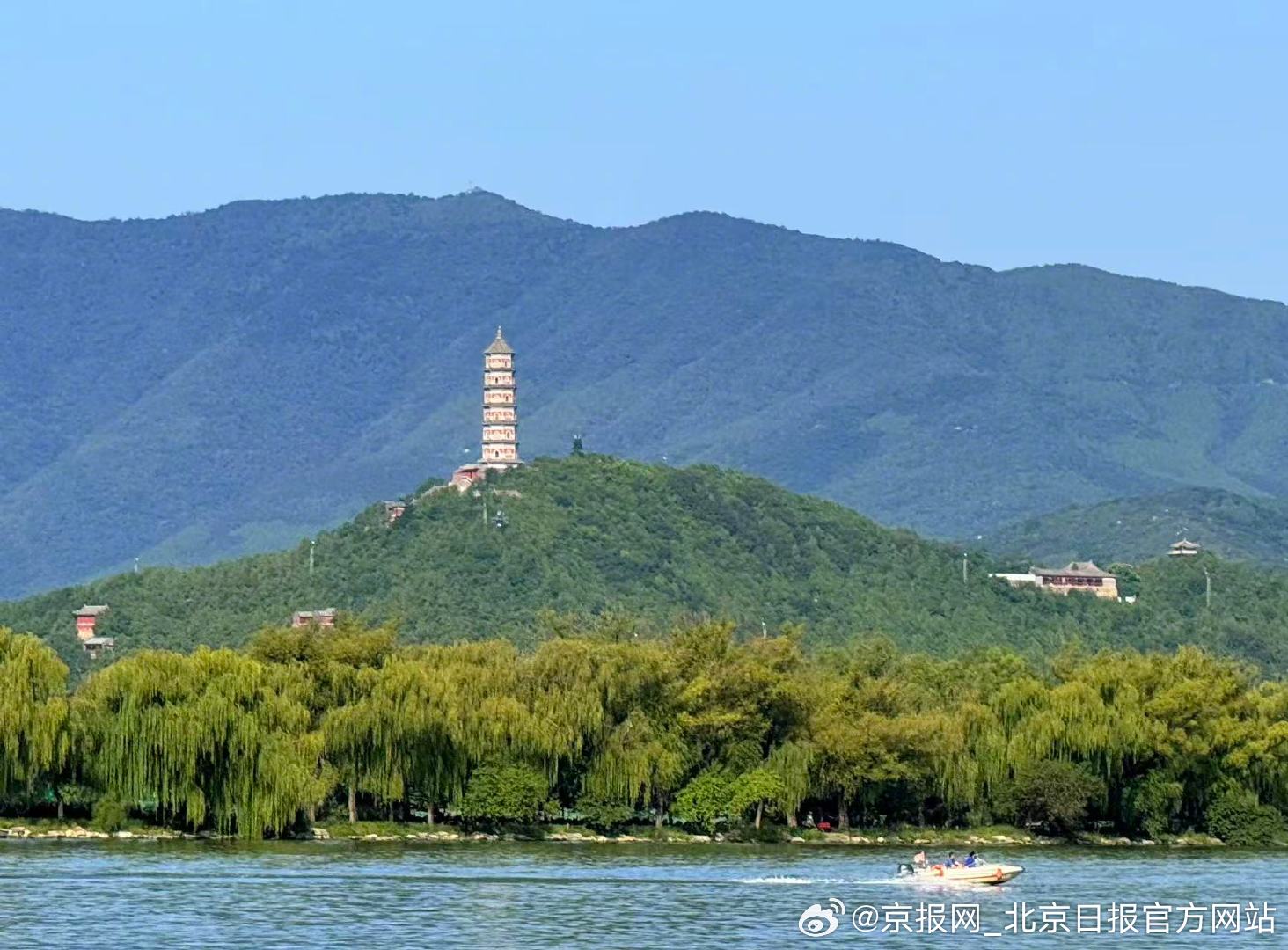 【舒朗！#北京秋天氛围感越来越浓了#】#今天北京真好看# 9月7日白露时节，北京