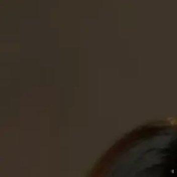 周柯宇说和陈妍希搭戏挺神奇的，这话听着新鲜，细想倒也合理。剧里两人差19岁，可站