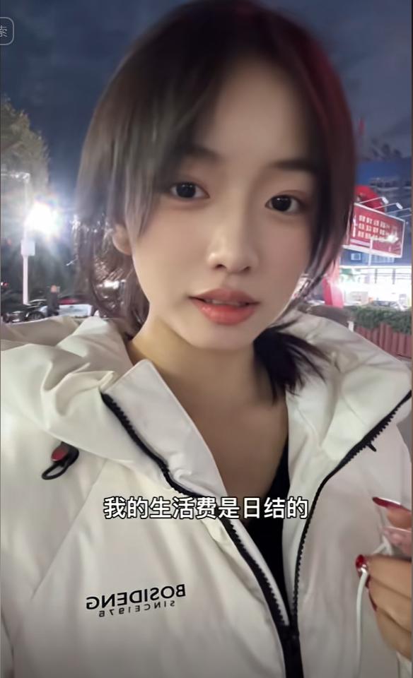 “娃饿不死就行！”湖北，女大学生每天50元生活费，手里钱最多没超过300，跟同学