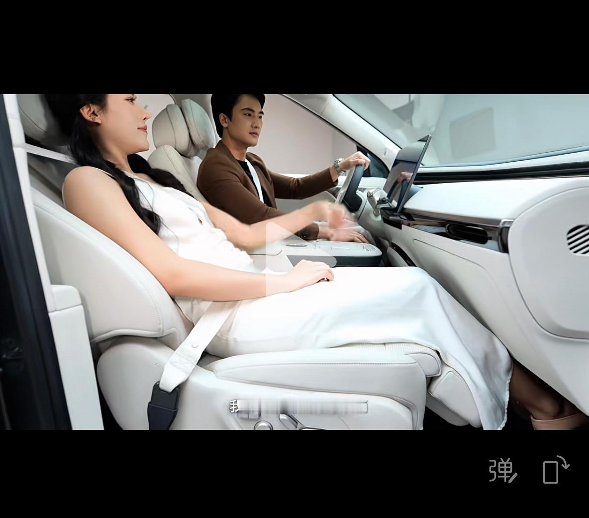 这个价格不太对劲啊，蔚来ES8最低配40万这样，小鹏GX尺寸略小于ES8，但是大