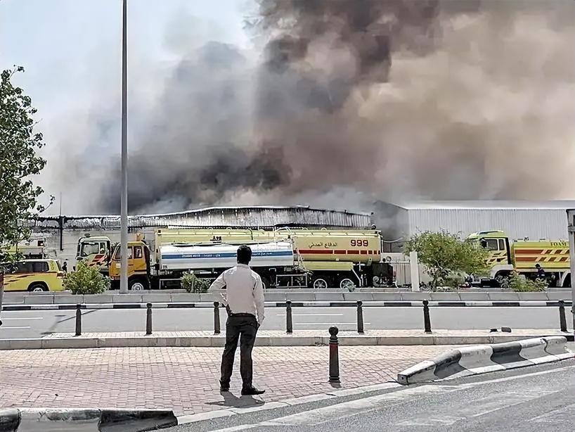 霍尔木兹海峡这回不演“石油危机”的老剧本了，真正的“隐形刺客”竟是氦气。

这玩